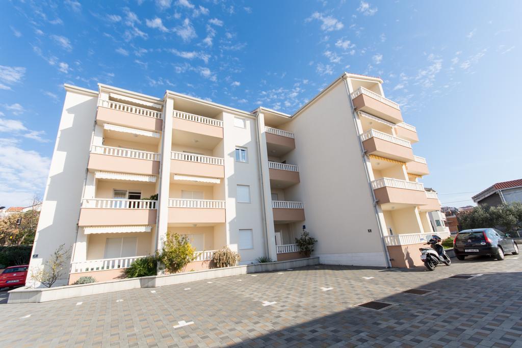 Apartment Lara Iva Trogir Exterior photo
