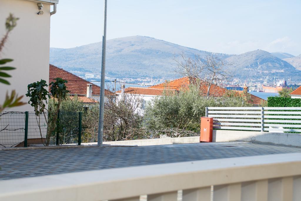 Apartment Lara Iva Trogir Exterior photo